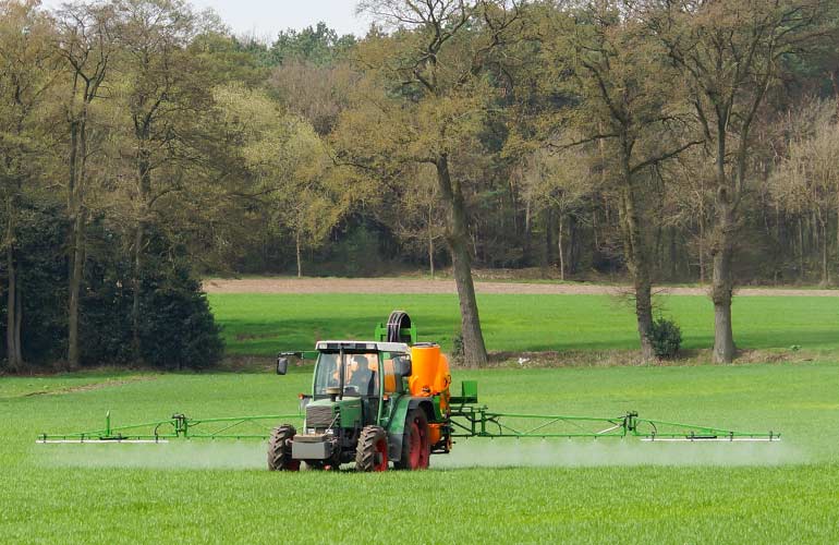 Landwirtschaftlicher Pflanzenschutz und Düngemittel